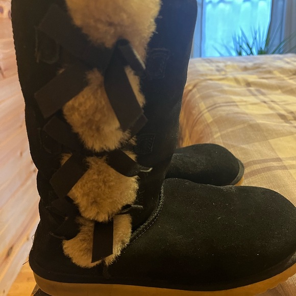 Koolaburra Shoes - Kookaburra by Ugg Black and Cream Winter Boots